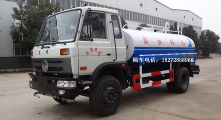 東風小平頭灑水車 綠化工程中的經(jīng)典擔當